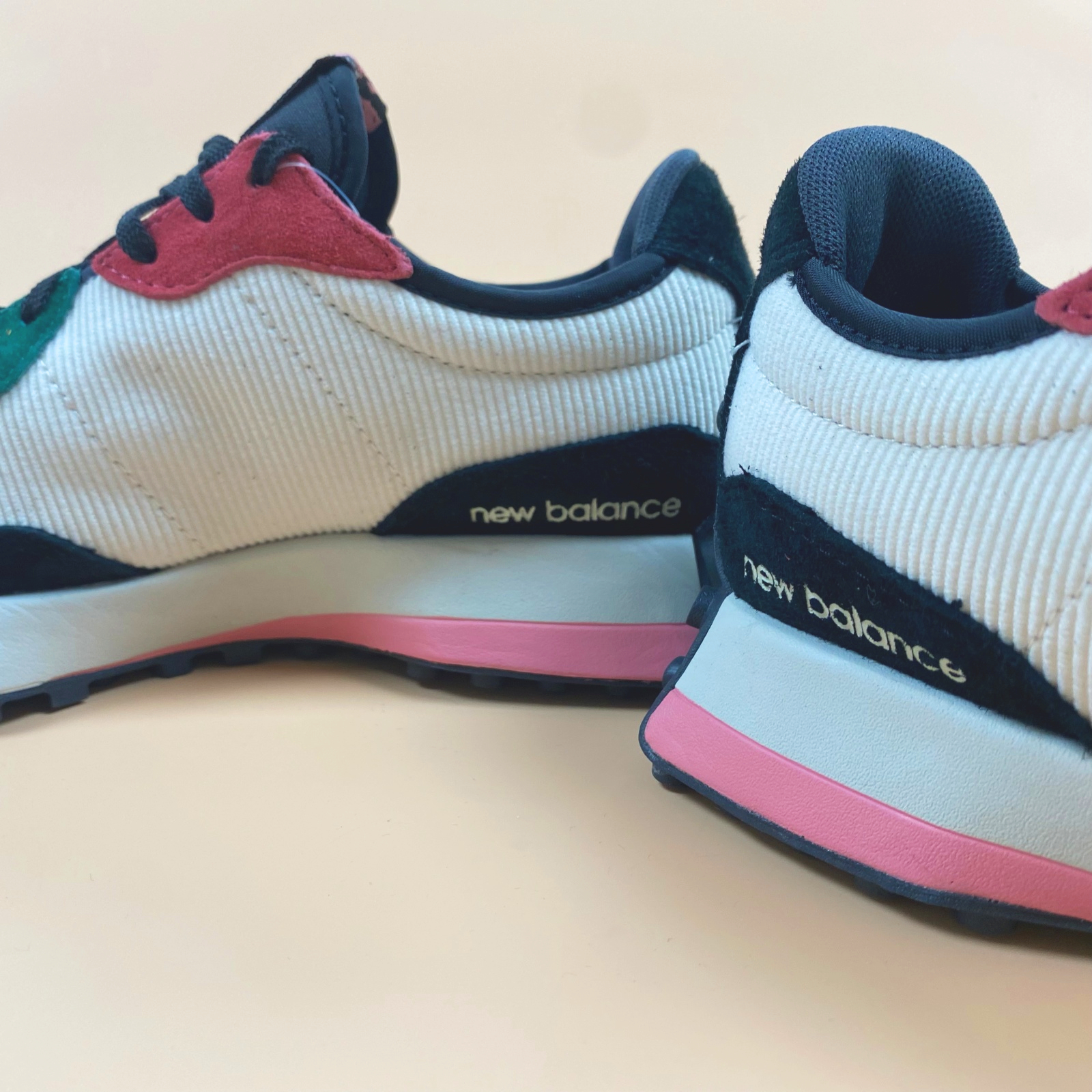 COOL 開箱｜誰說新年一定要大紅色？ 近賞 New Balance 虎年限定系列，加碼「非賣品」平衡積木組！