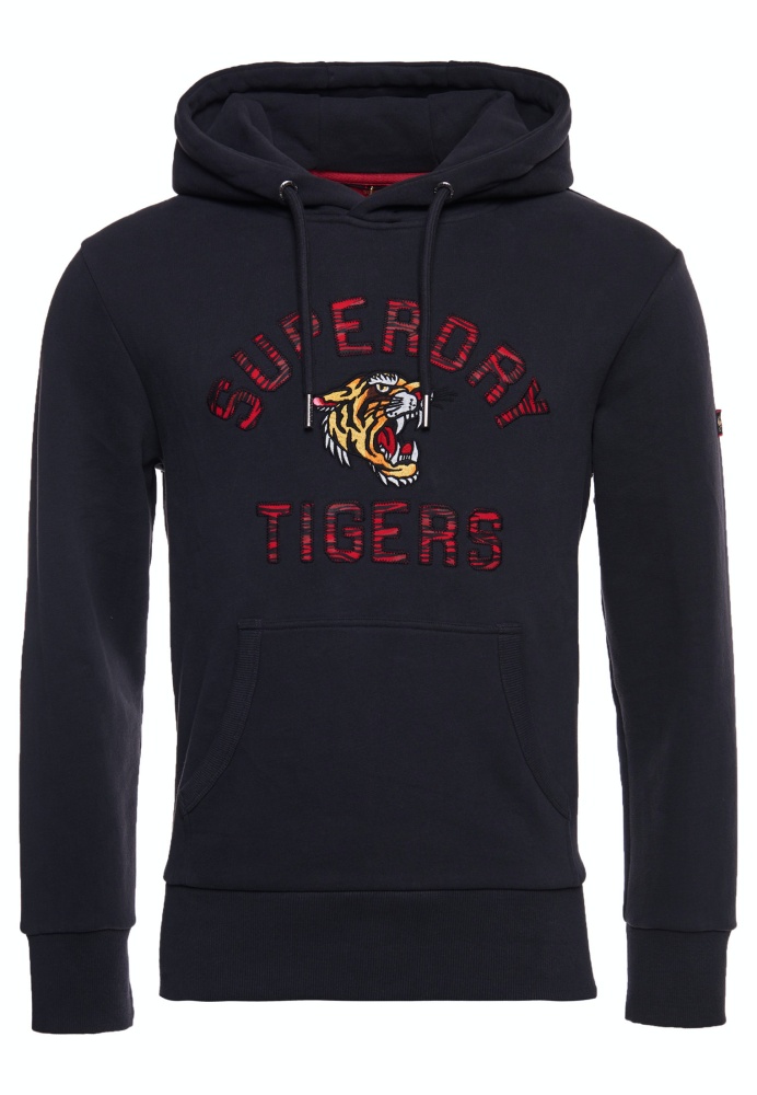 龍精虎猛！ SUPERDRY 推出新春系列服飾，翻玩經典 ROCKABILLY 鄉村搖滾復古穿搭！