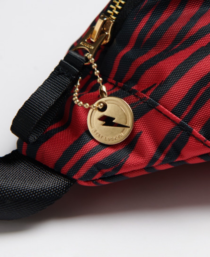 龍精虎猛！ SUPERDRY 推出新春系列服飾，翻玩經典 ROCKABILLY 鄉村搖滾復古穿搭！