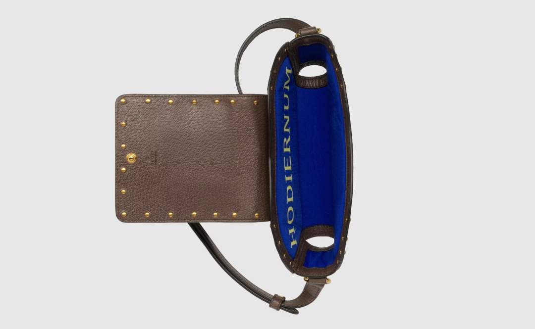 Gucci 推出 AirPods Max 保護套，Ophidia 經典老花復古時尚兼具，硬是比人潮！