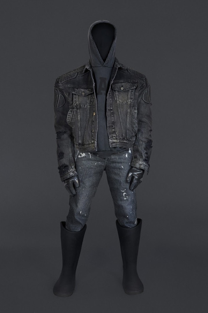 台幣不用花破萬！YEEZY GAP x 巴黎世家「三方聯名」正式發售