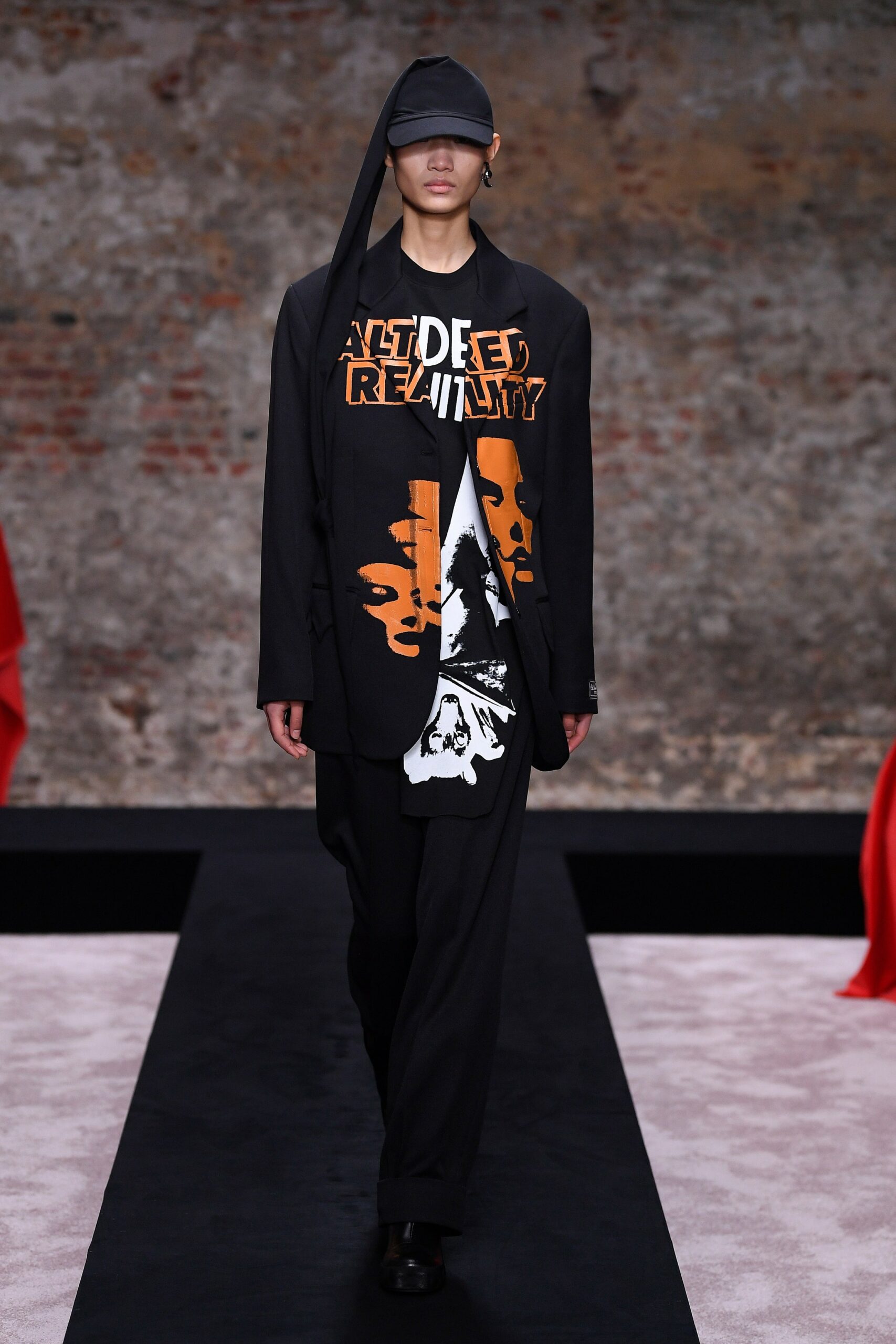 嚴肅詭異？Raf Simons 2022 秋季成衣系列登場