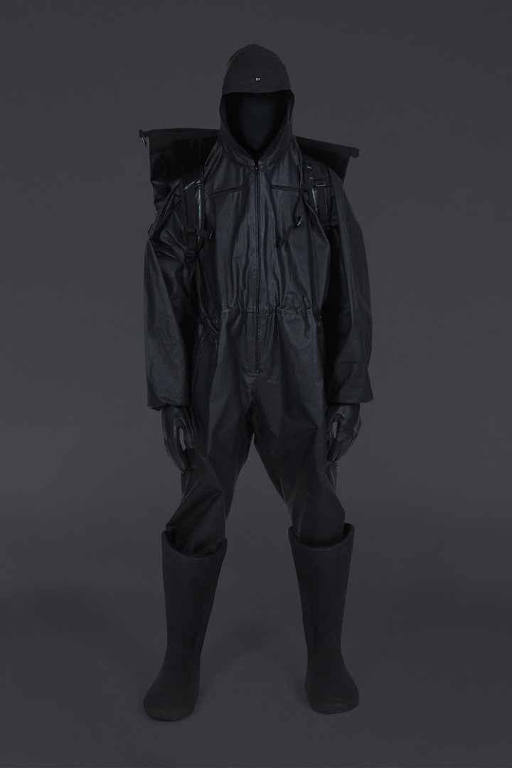 台幣不用花破萬！YEEZY GAP x 巴黎世家「三方聯名」正式發售