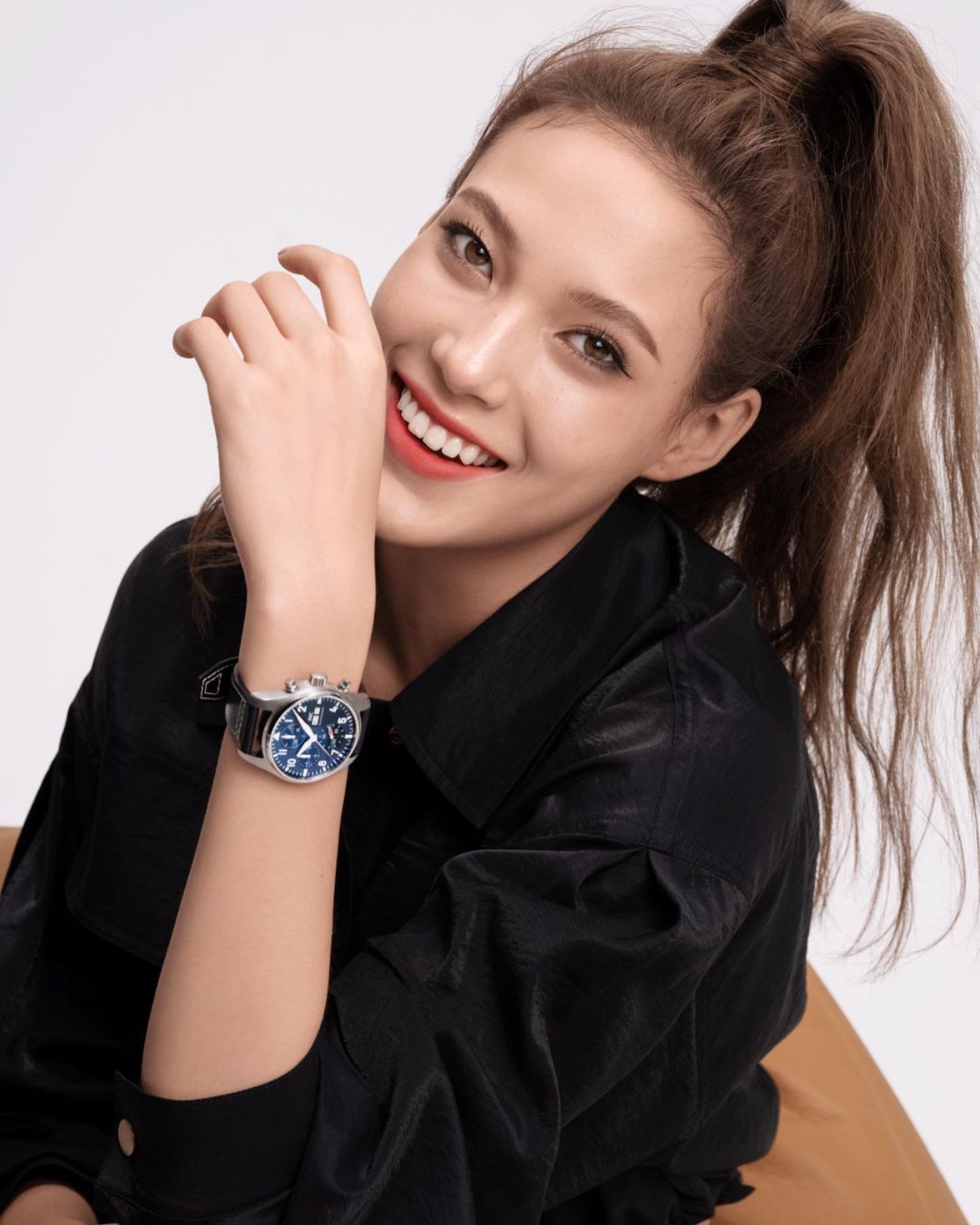 滑雪服藏傲人雙峰＋逆天長腿！「冰雪公主」谷愛凌 26 代言接手軟