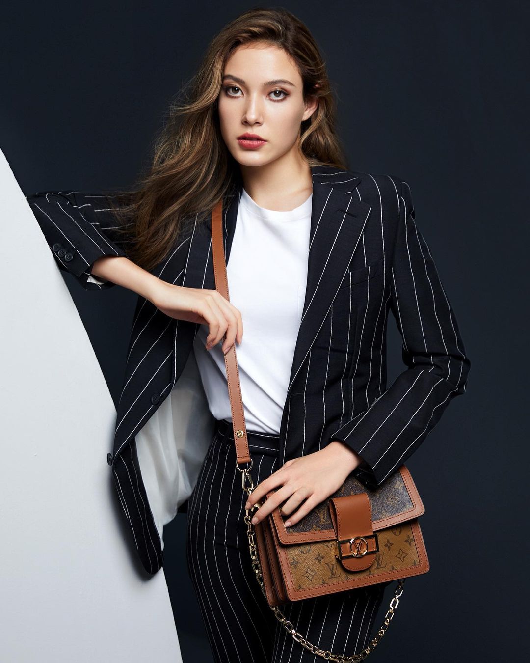 滑雪服藏傲人雙峰＋逆天長腿！「冰雪公主」谷愛凌 26 代言接手軟