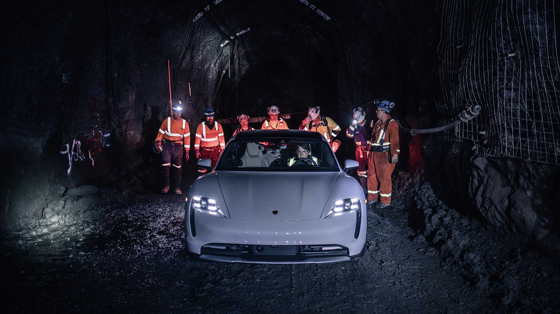 駕駛 Porsche Taycan Cross Turismo自地底礦場「鷹礦」出發