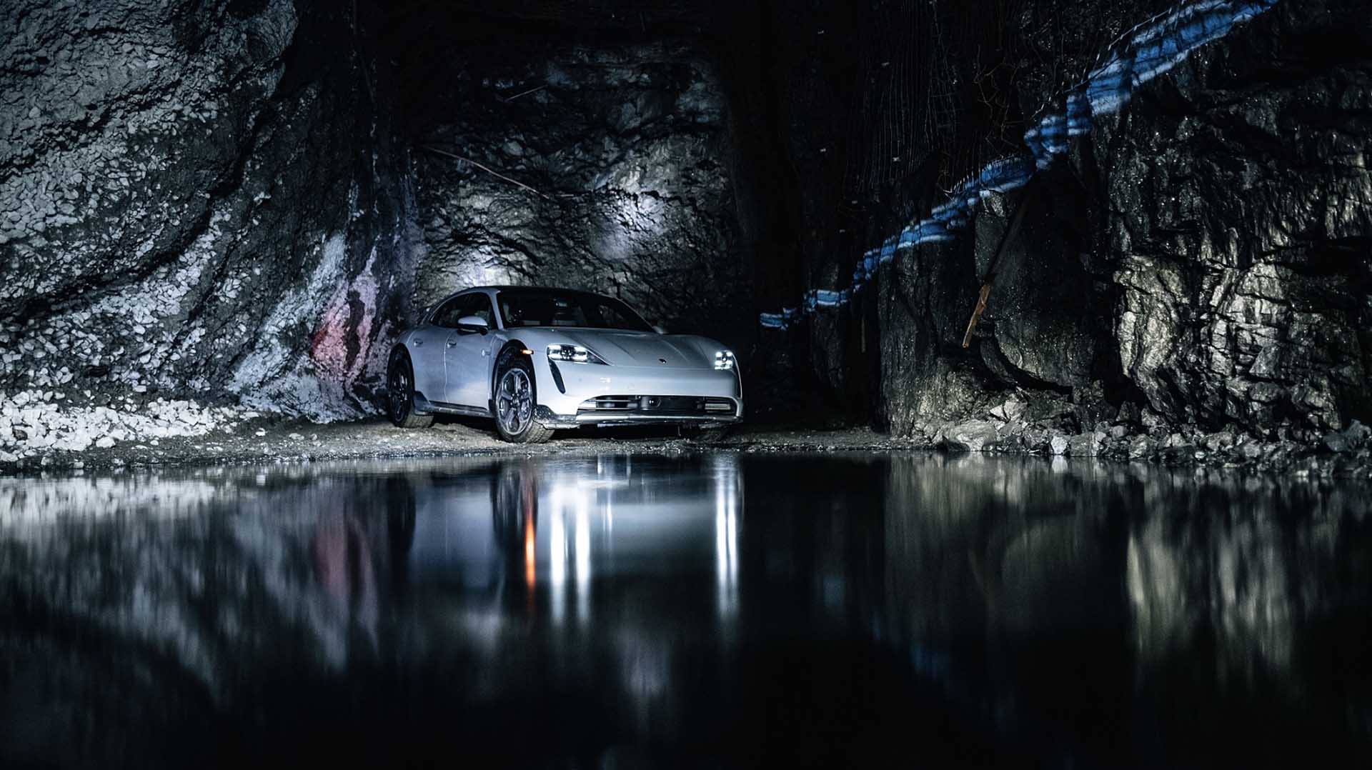 駕駛 Porsche Taycan Cross Turismo自地底礦場「鷹礦」出發