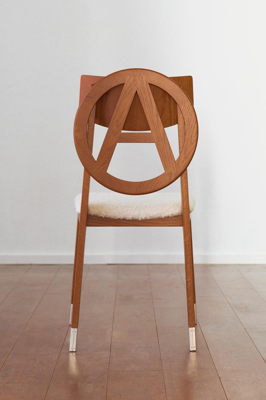 《復仇者》座椅？曾與 Nike 聯名的日本品牌終於釋出它了！