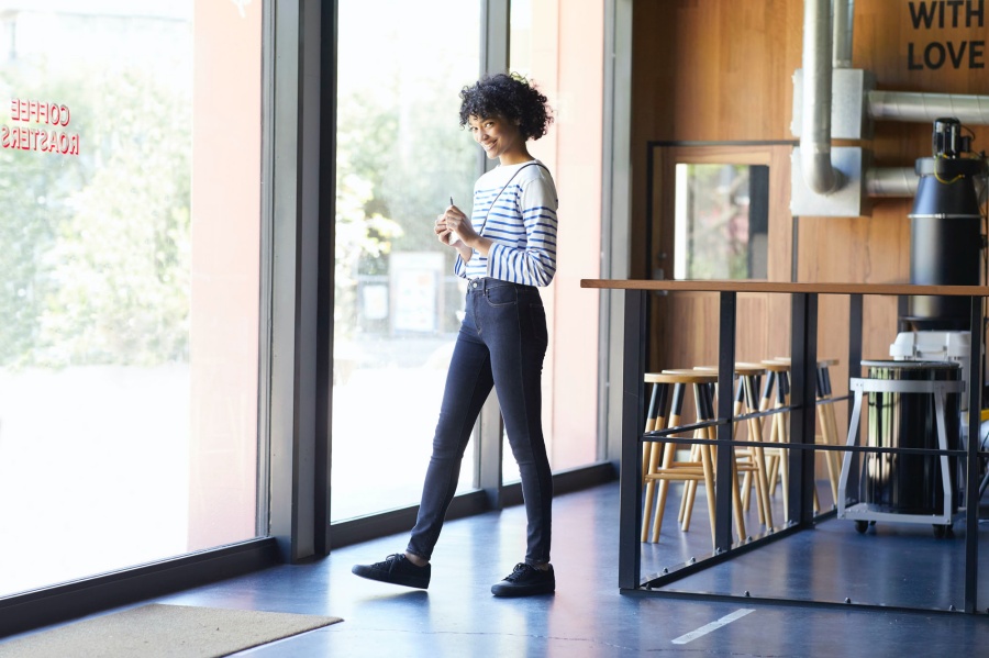 新丹寧 X 新寬褲打造完美比例！UNIQLO LifeWear 2022 春夏新品正式登場！