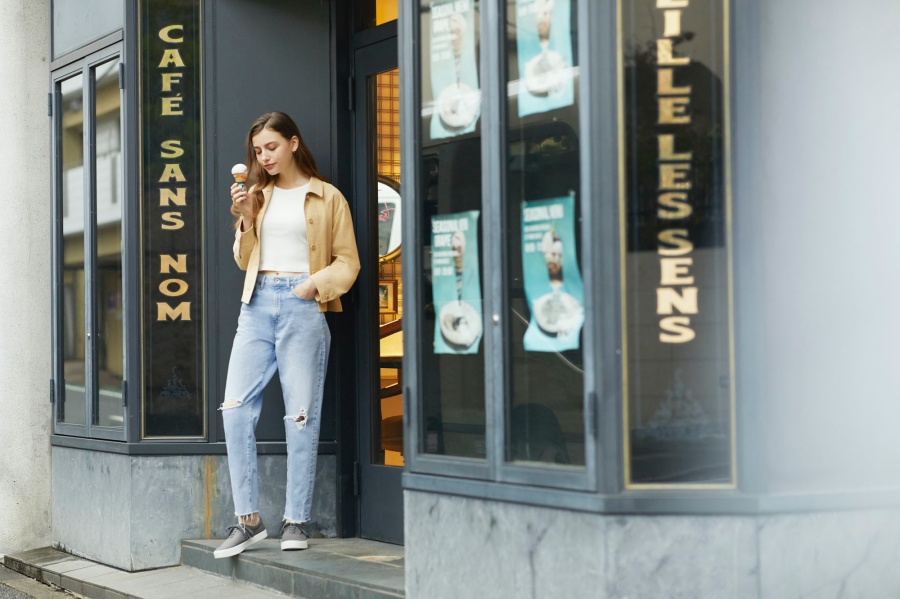 新丹寧 X 新寬褲打造完美比例！UNIQLO LifeWear 2022 春夏新品正式登場！