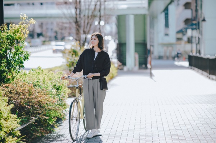 新丹寧 X 新寬褲打造完美比例！UNIQLO LifeWear 2022 春夏新品正式登場！