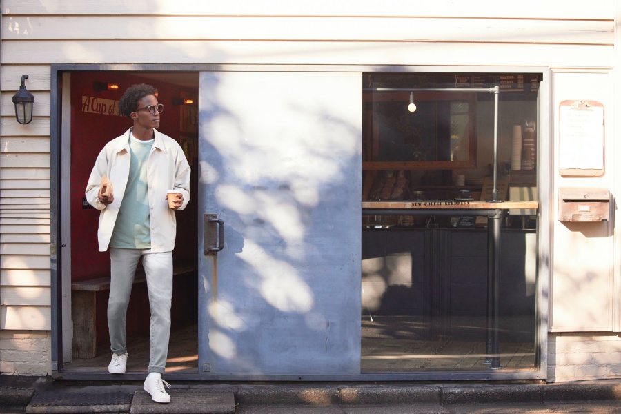 新丹寧 X 新寬褲打造完美比例！UNIQLO LifeWear 2022 春夏新品正式登場！