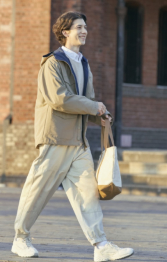 新丹寧 X 新寬褲打造完美比例！UNIQLO LifeWear 2022 春夏新品正式登場！