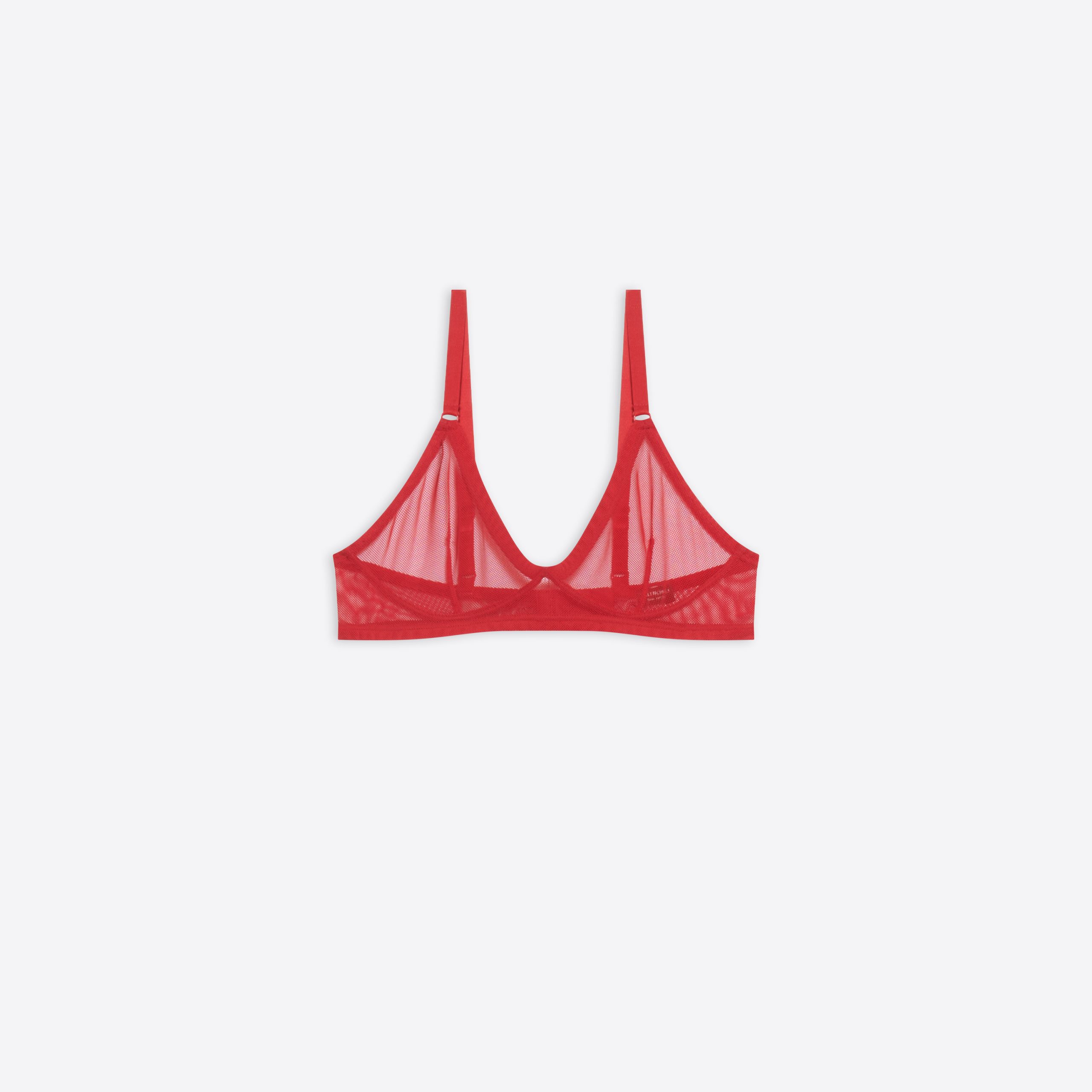 比肩小賈的 Triple S？Balenciaga 釋出全新情人節鞋款，穿上還不轉角遇到愛？