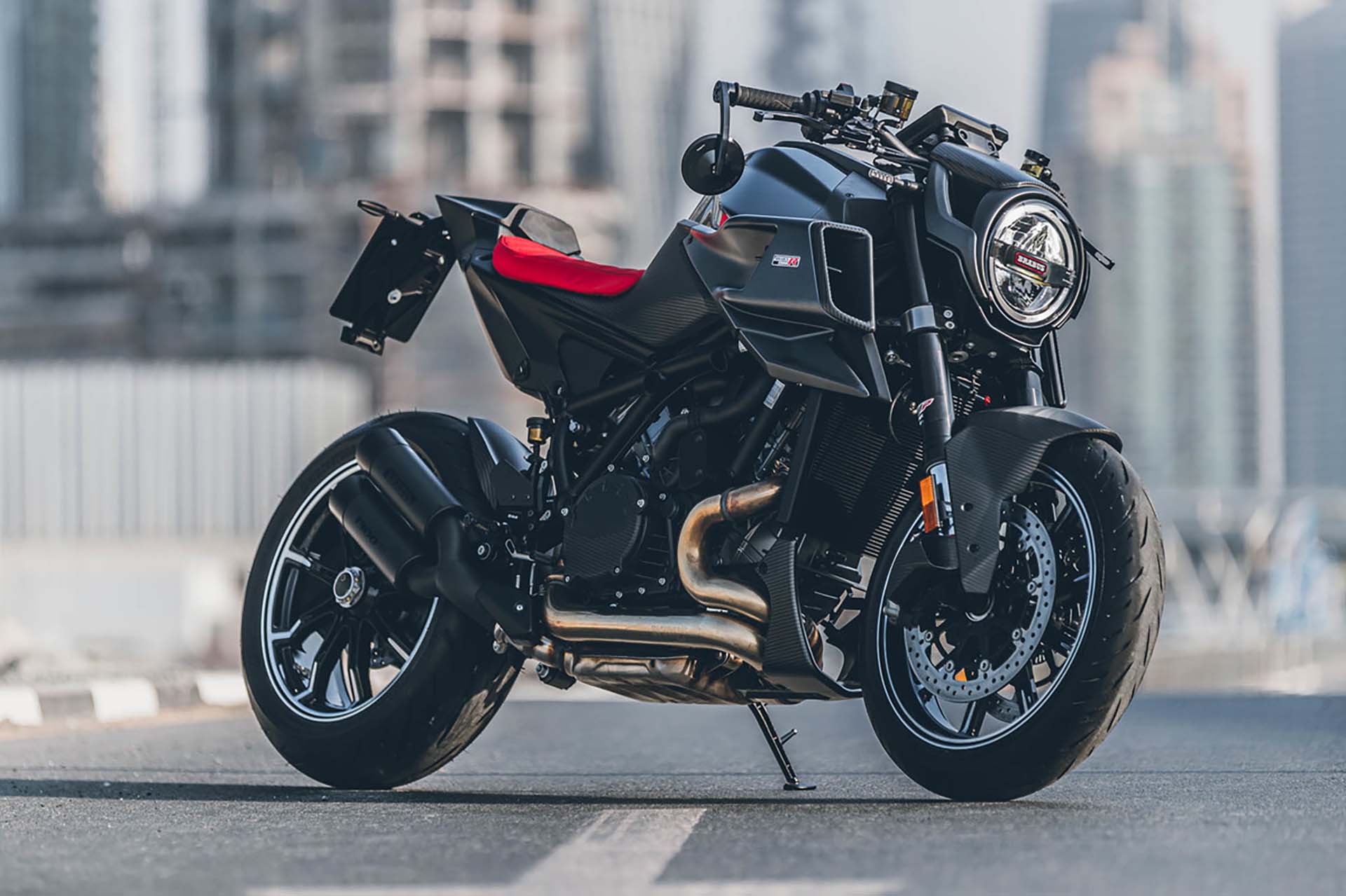 料想不到！Brabus 攜手 KTM 推出 1300 R 運動街車，全球限量 154 輛！