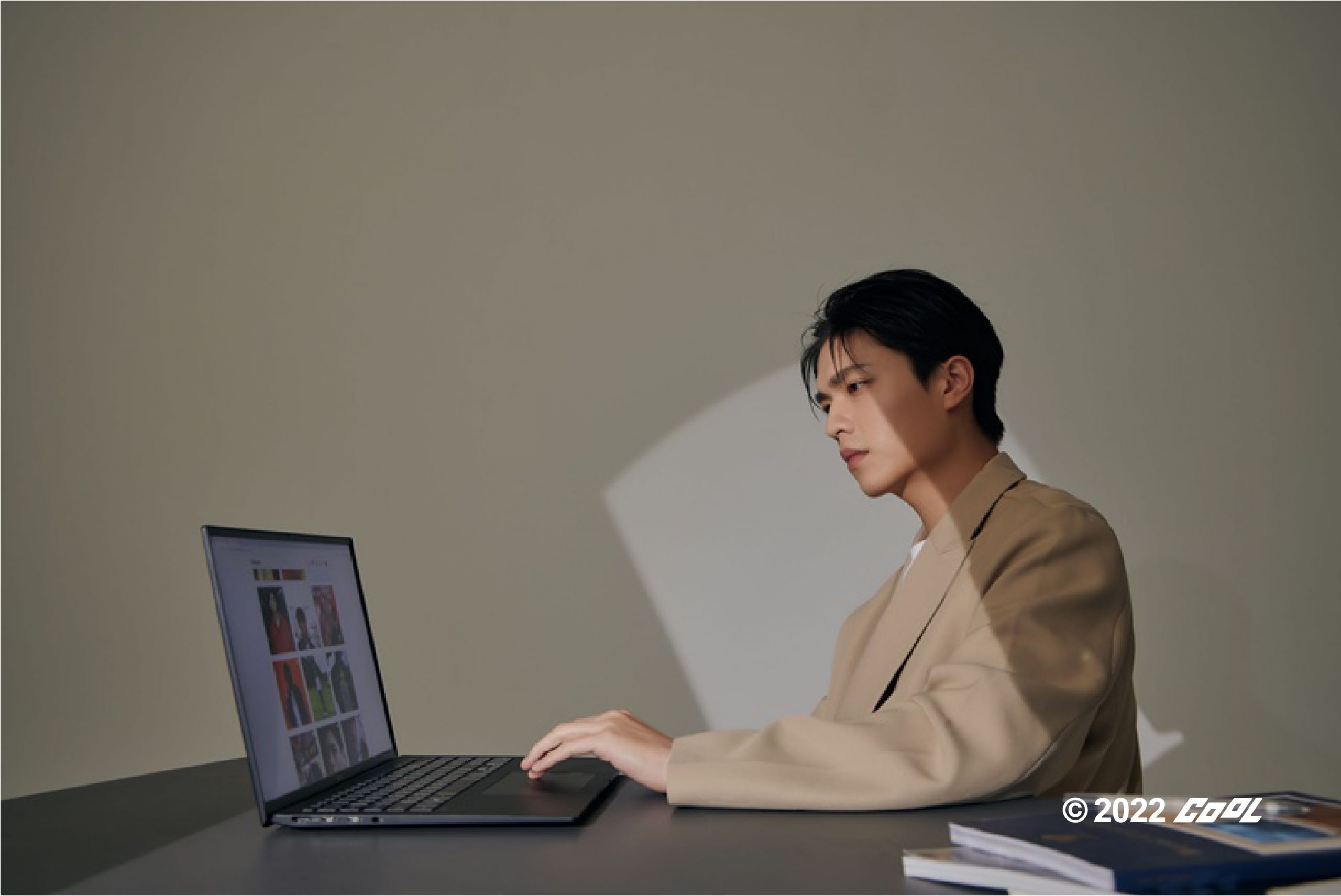 最強 COOL 編誕生？讓王碩瀚一見面就想帶回家！ LG gram 超強又超輕，商務性能一定是大拇指！