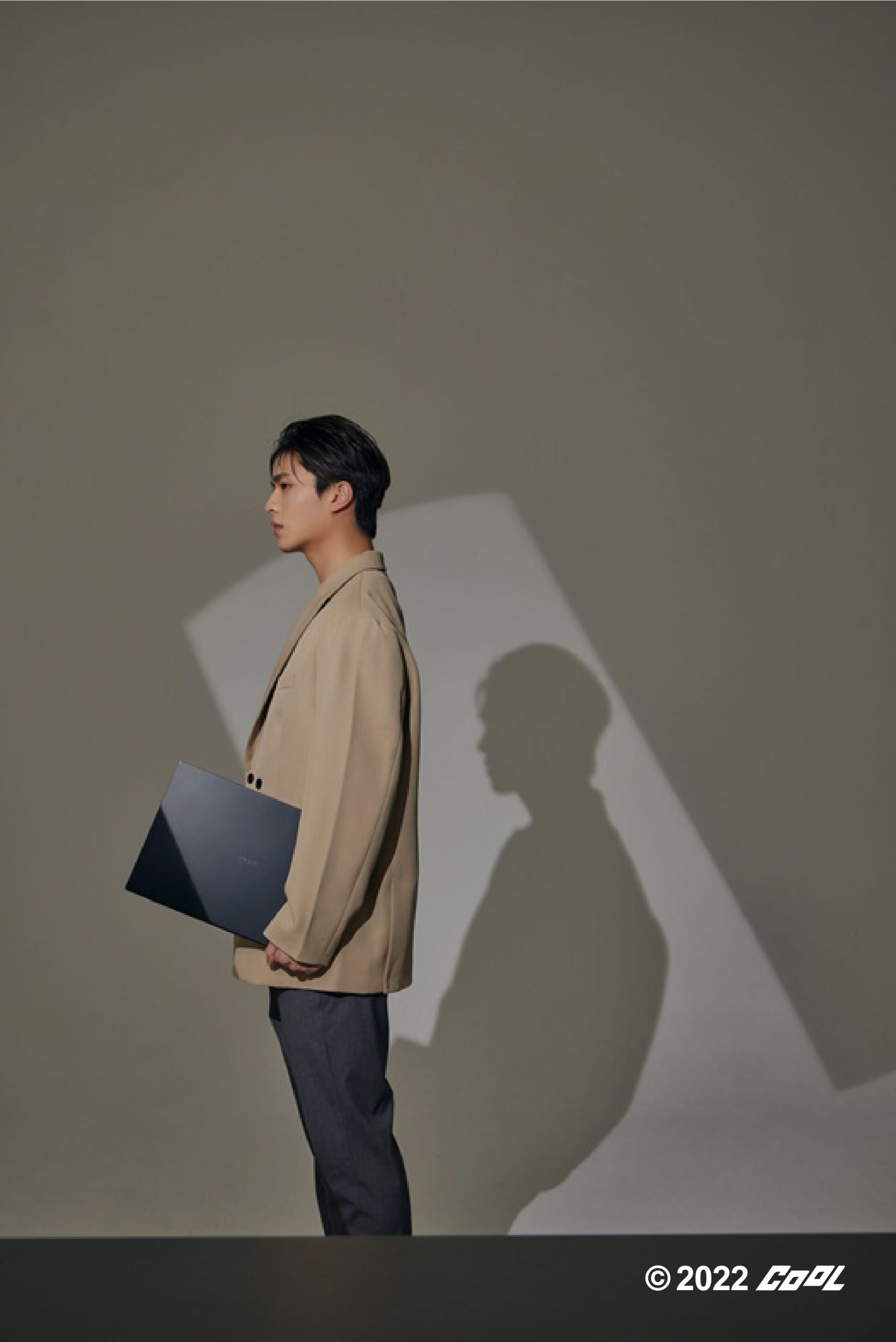 最強 COOL 編誕生？讓王碩瀚一見面就想帶回家！ LG gram 超強又超輕，商務性能一定是大拇指！