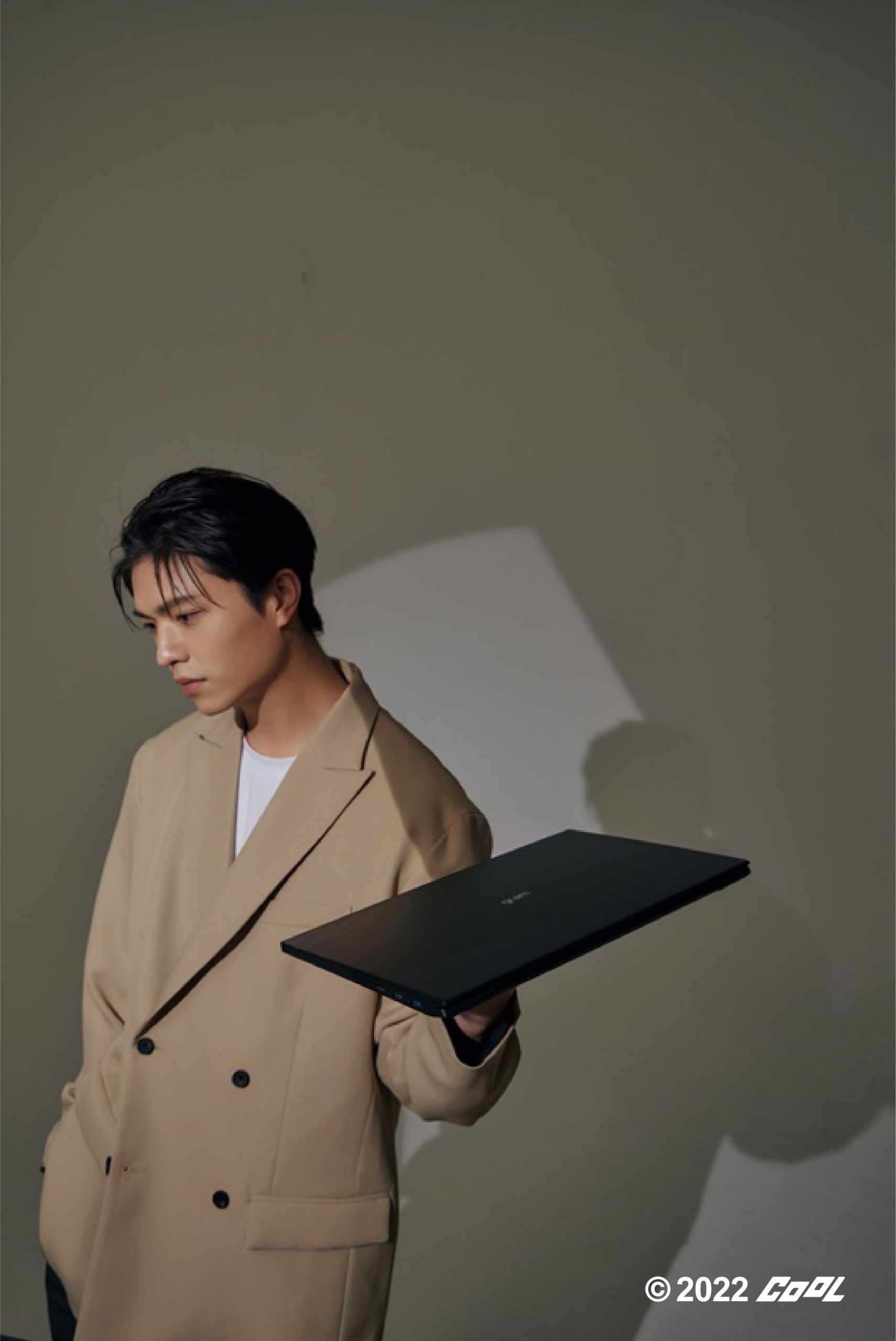 最強 COOL 編誕生？讓王碩瀚一見面就想帶回家！ LG gram 超強又超輕，商務性能一定是大拇指！