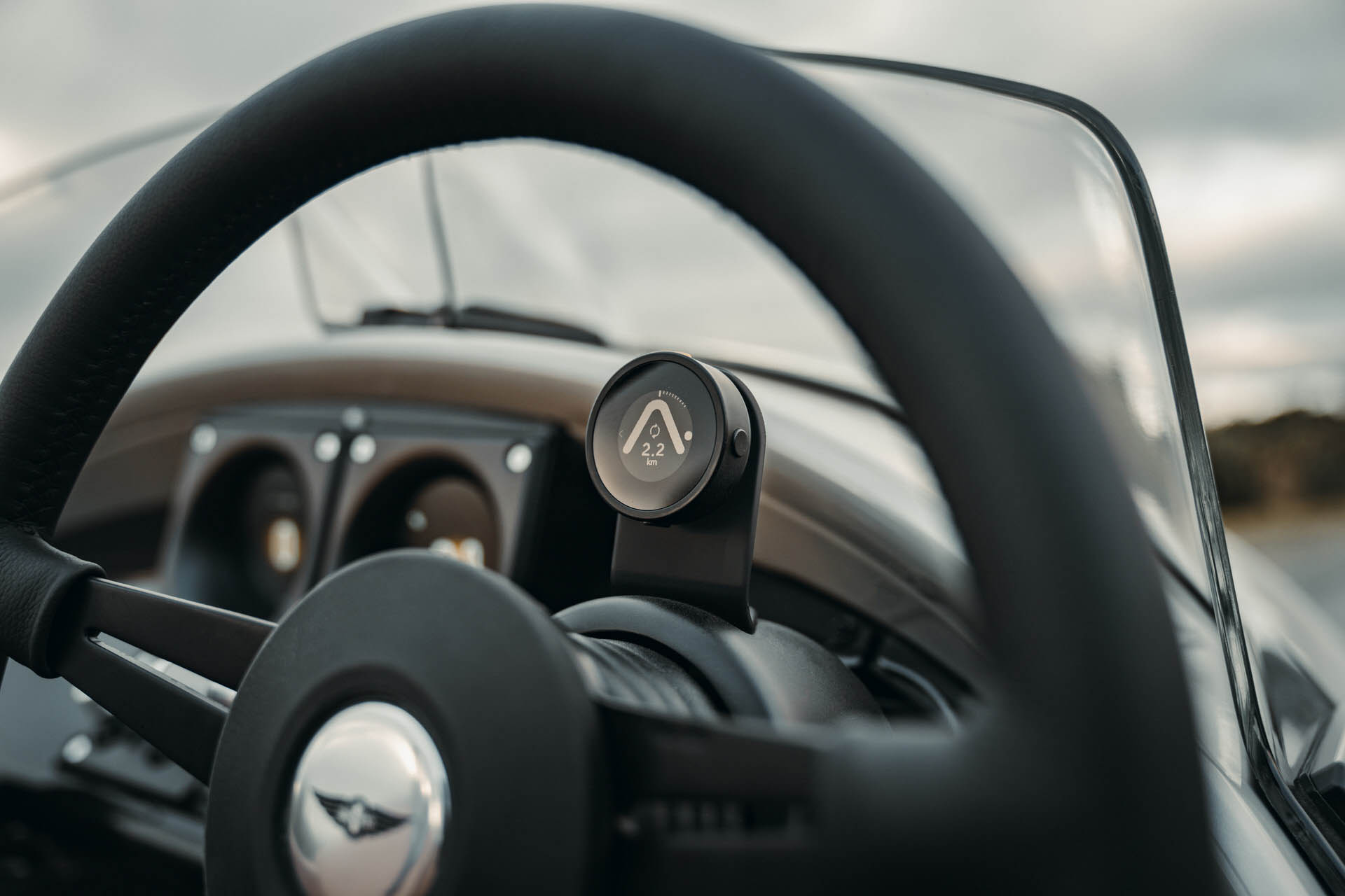 浪漫與生俱來，Morgan Super 3 三輪車跑不快、但超帥！