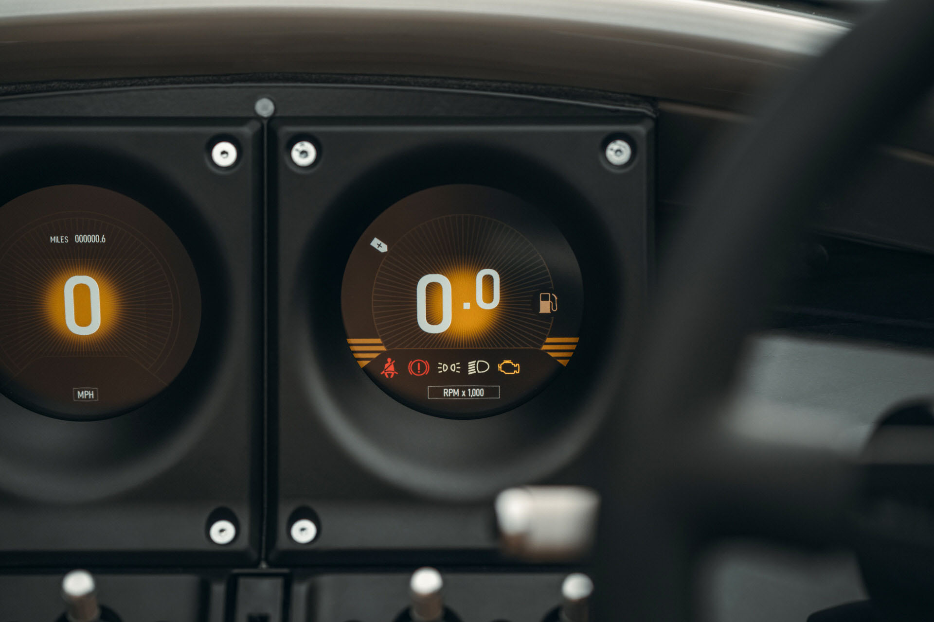 浪漫與生俱來，Morgan Super 3 三輪車跑不快、但超帥！