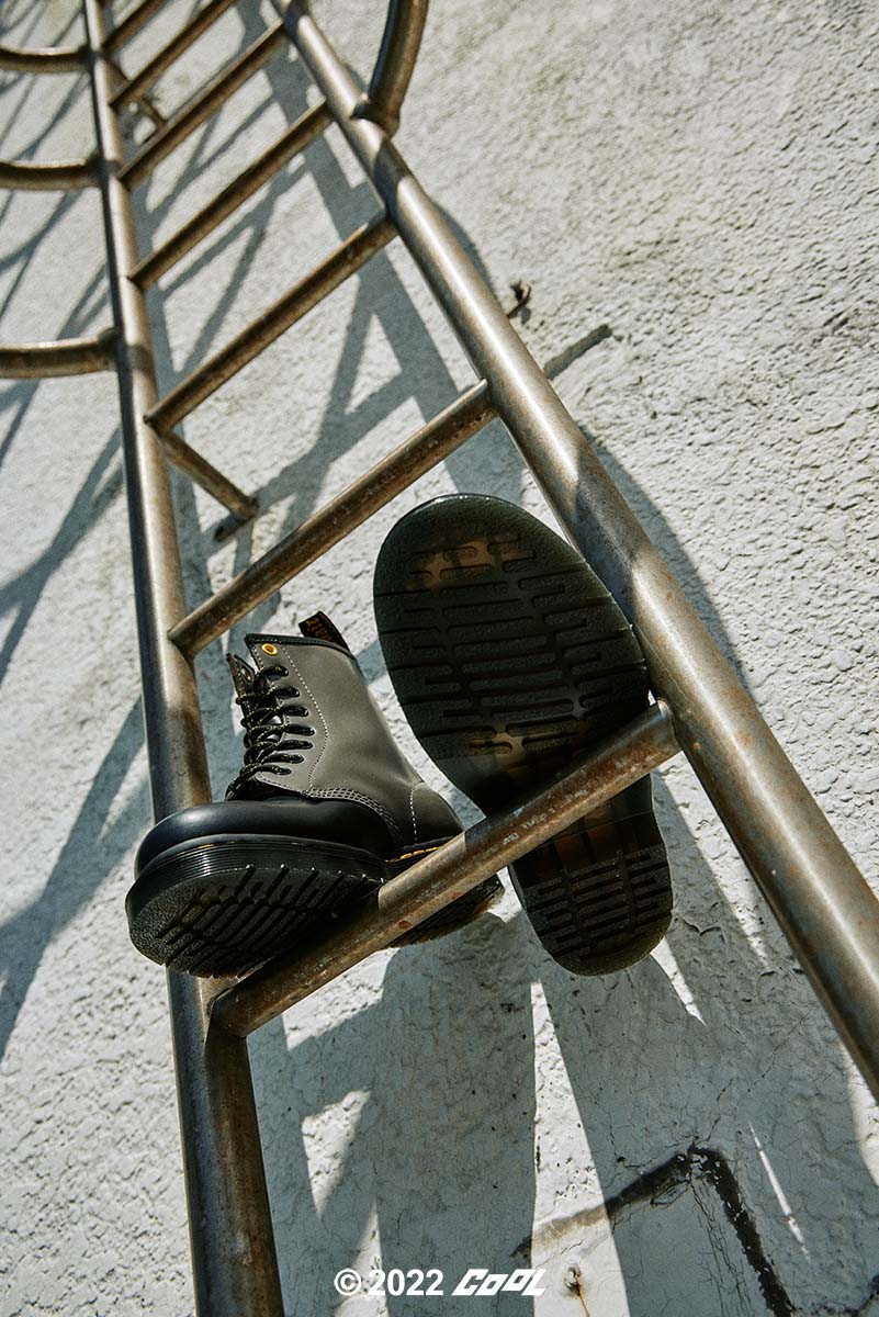 真人版 NANA 現身！胡寜化身龐克寶貝結合 LOVE、DREAM、LIGHT 元素腳踩 Dr. Martens 經典神還原 看到漫迷會流淚！