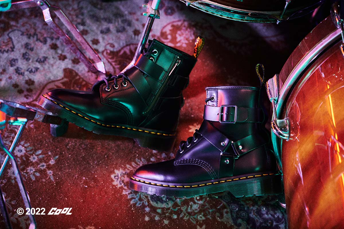 真人版 NANA 現身！胡寜化身龐克寶貝結合 LOVE、DREAM、LIGHT 元素腳踩 Dr. Martens 經典神還原 看到漫迷會流淚！