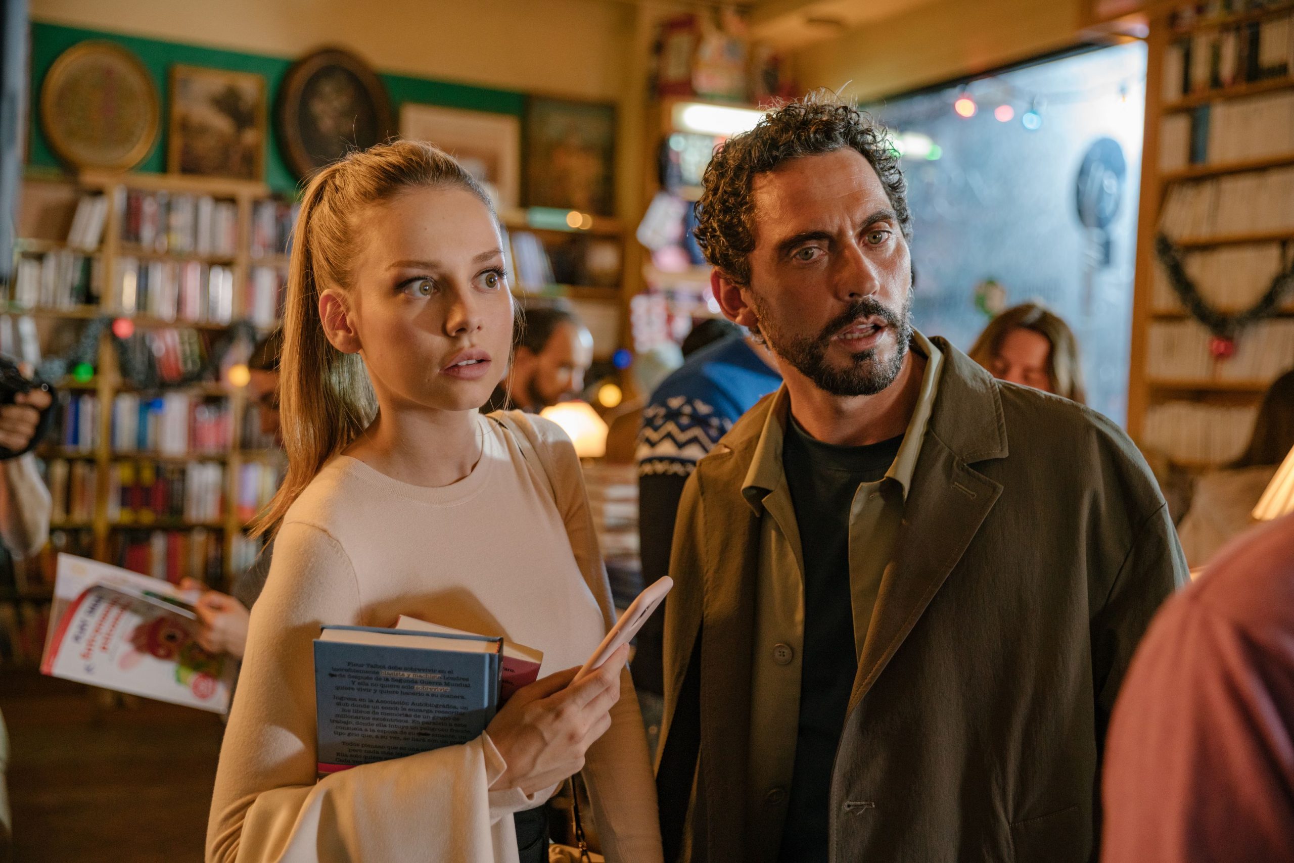 22 歲長太正！「菁英殺機」艾斯特愛珀斯托《丟包大作戰》公眾場所激吻人夫：這小三誰不會出軌？