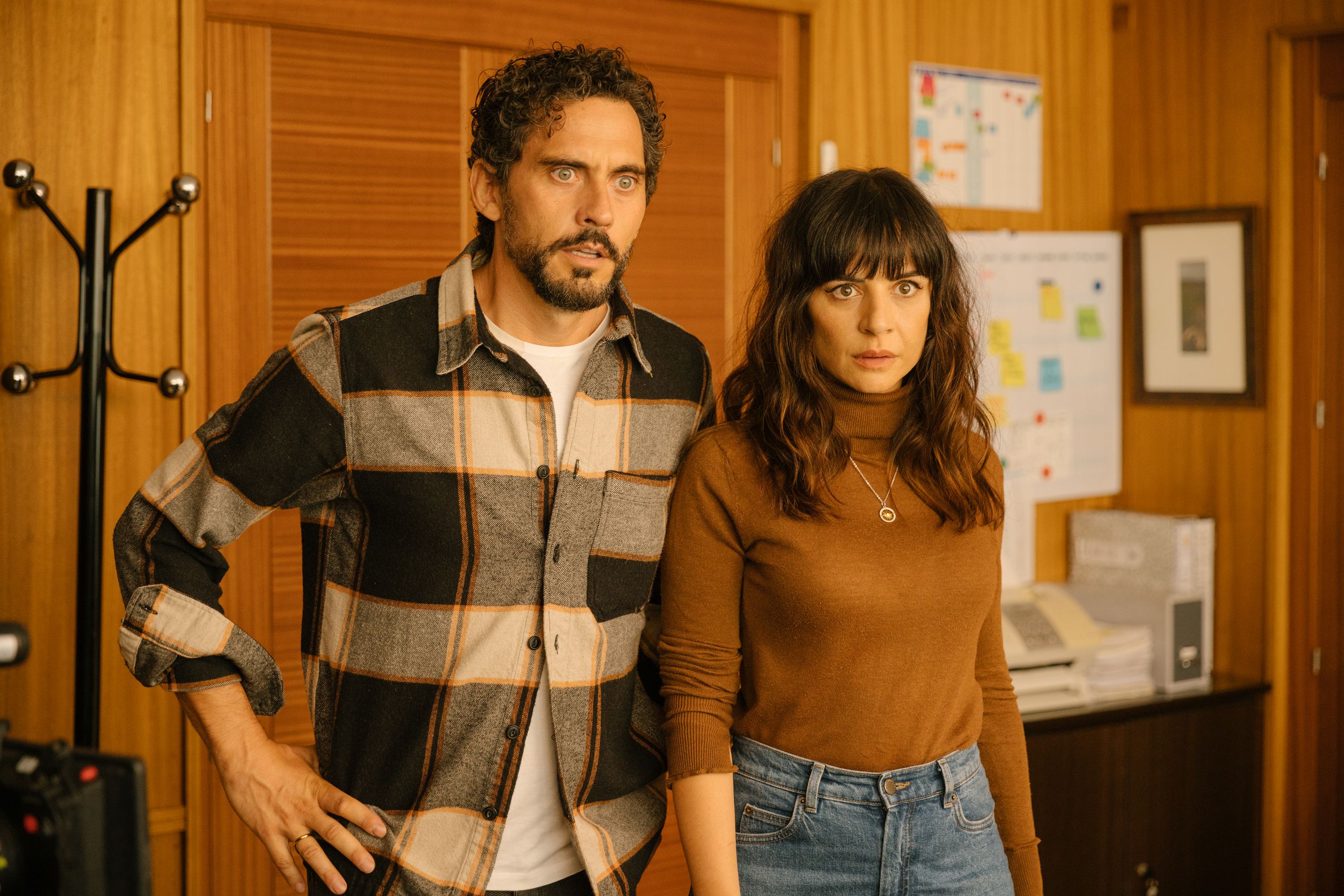 22 歲長太正！「菁英殺機」艾斯特愛珀斯托《丟包大作戰》公眾場所激吻人夫：這小三誰不會出軌？