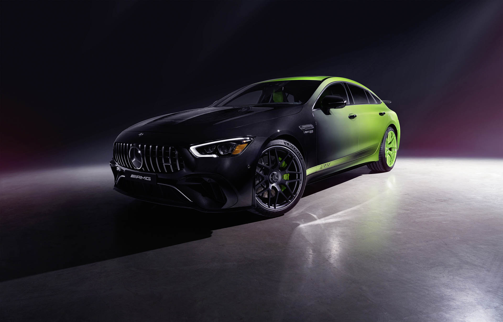 Mercedes-AMG 攜手 Palace Skateboards 推出 4 款藝術車，多款聯名單品準備搶起！