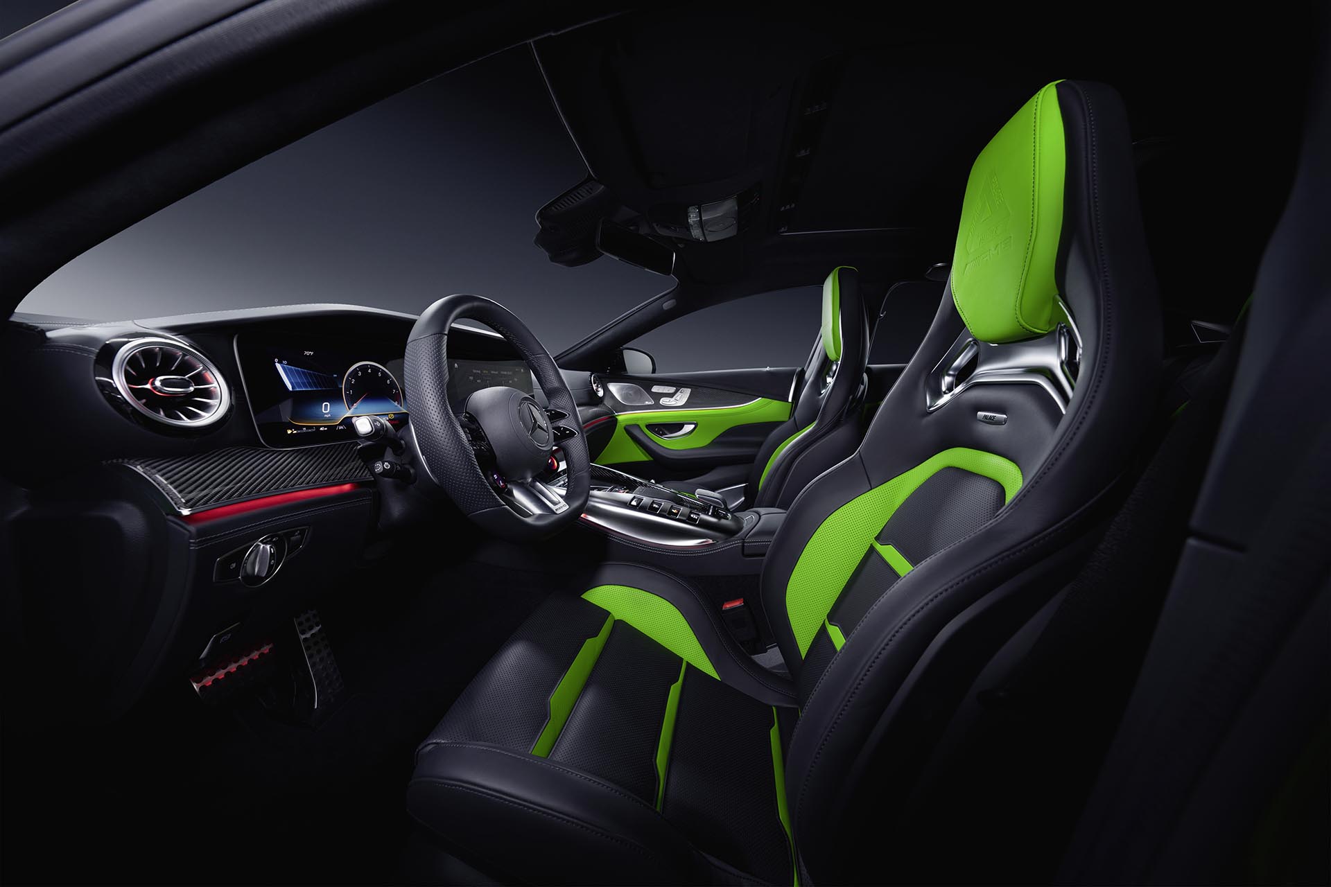 Mercedes-AMG 攜手 Palace Skateboards 推出 4 款藝術車，多款聯名單品準備搶起！