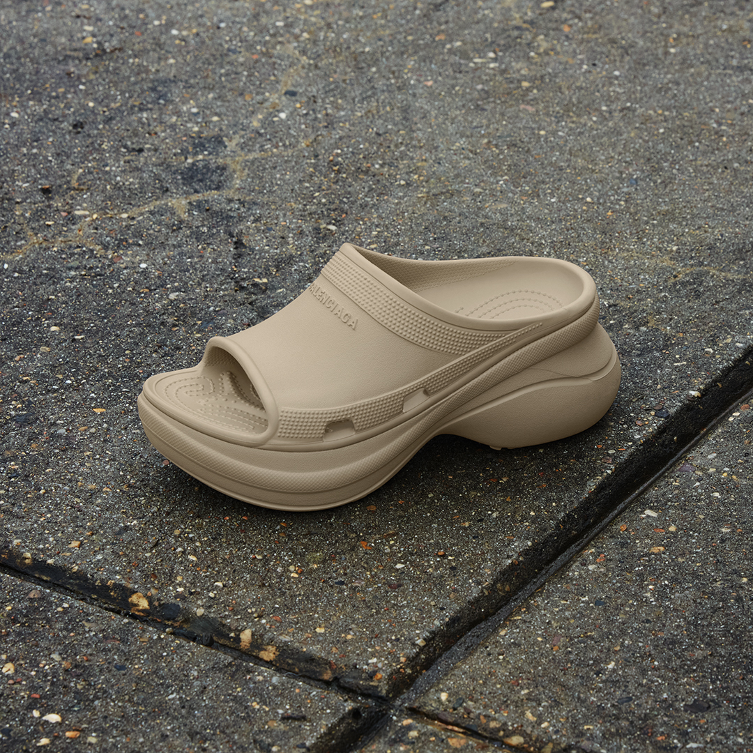 看起來滿酷的？巴黎世家 x Crocs  全新聯名鞋款「Pool Slide」正式發佈