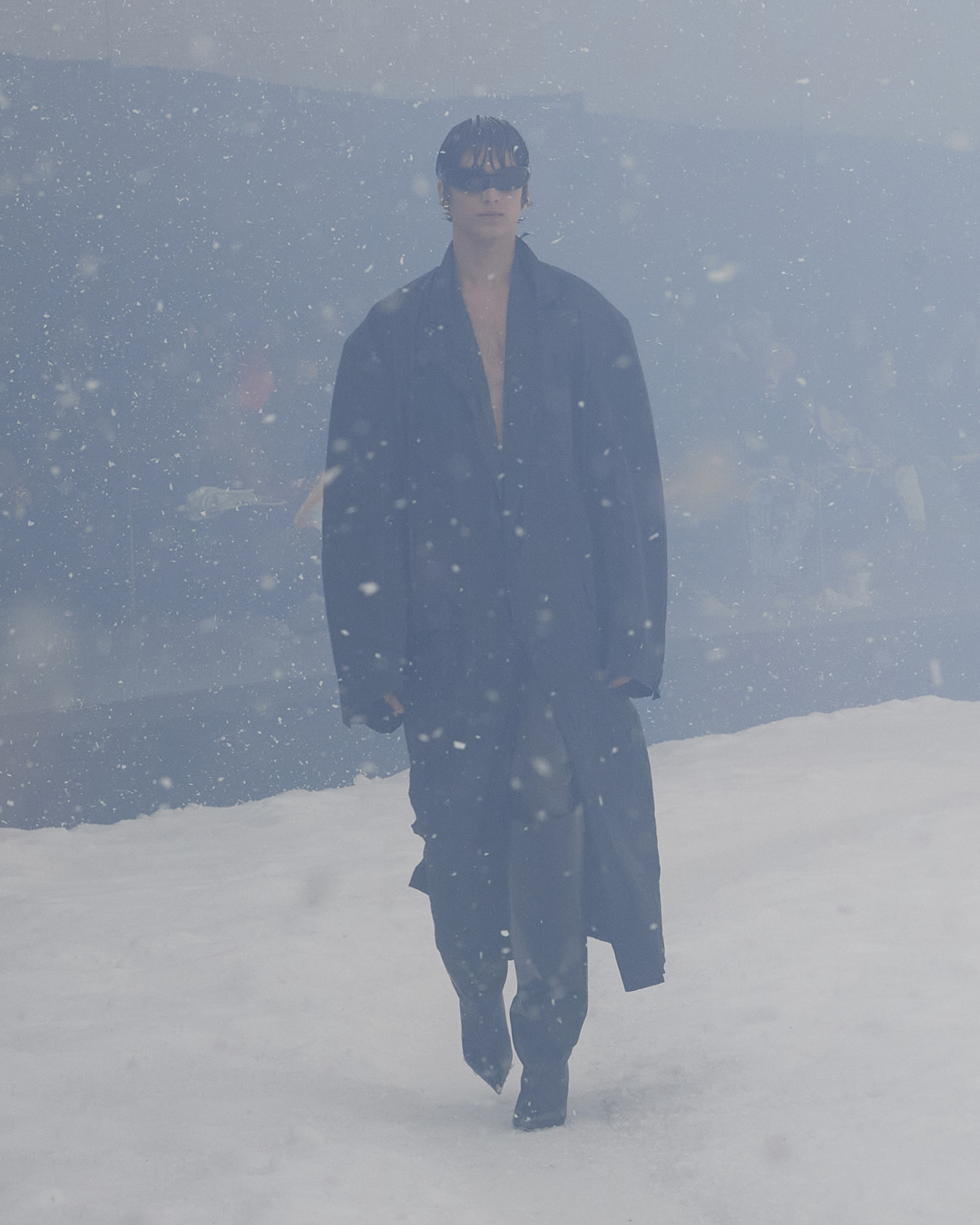 風暴後的嶄新！巴黎世家 2022 冬季 360° 時尚大秀正式發布