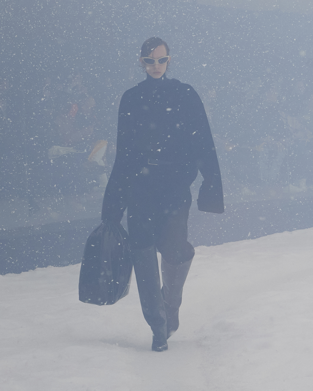 風暴後的嶄新！巴黎世家 2022 冬季 360° 時尚大秀正式發布