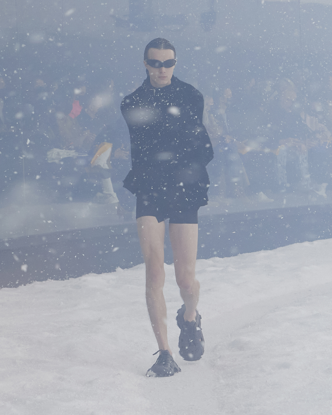 風暴後的嶄新！巴黎世家 2022 冬季 360° 時尚大秀正式發布