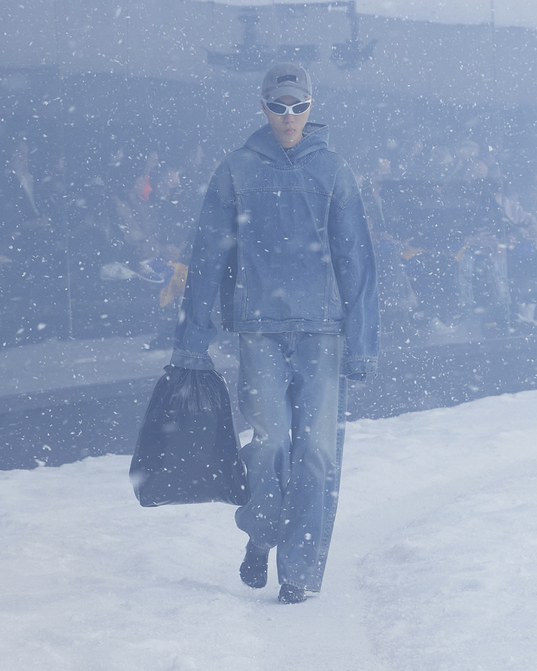 風暴後的嶄新！巴黎世家 2022 冬季 360° 時尚大秀正式發布