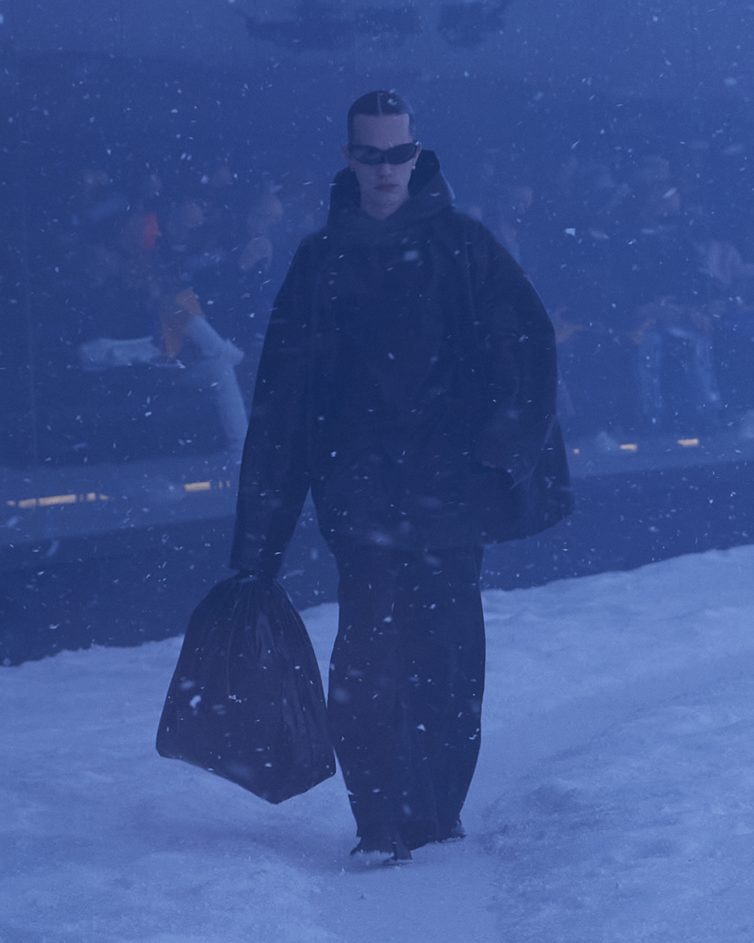 風暴後的嶄新！巴黎世家 2022 冬季 360° 時尚大秀正式發布