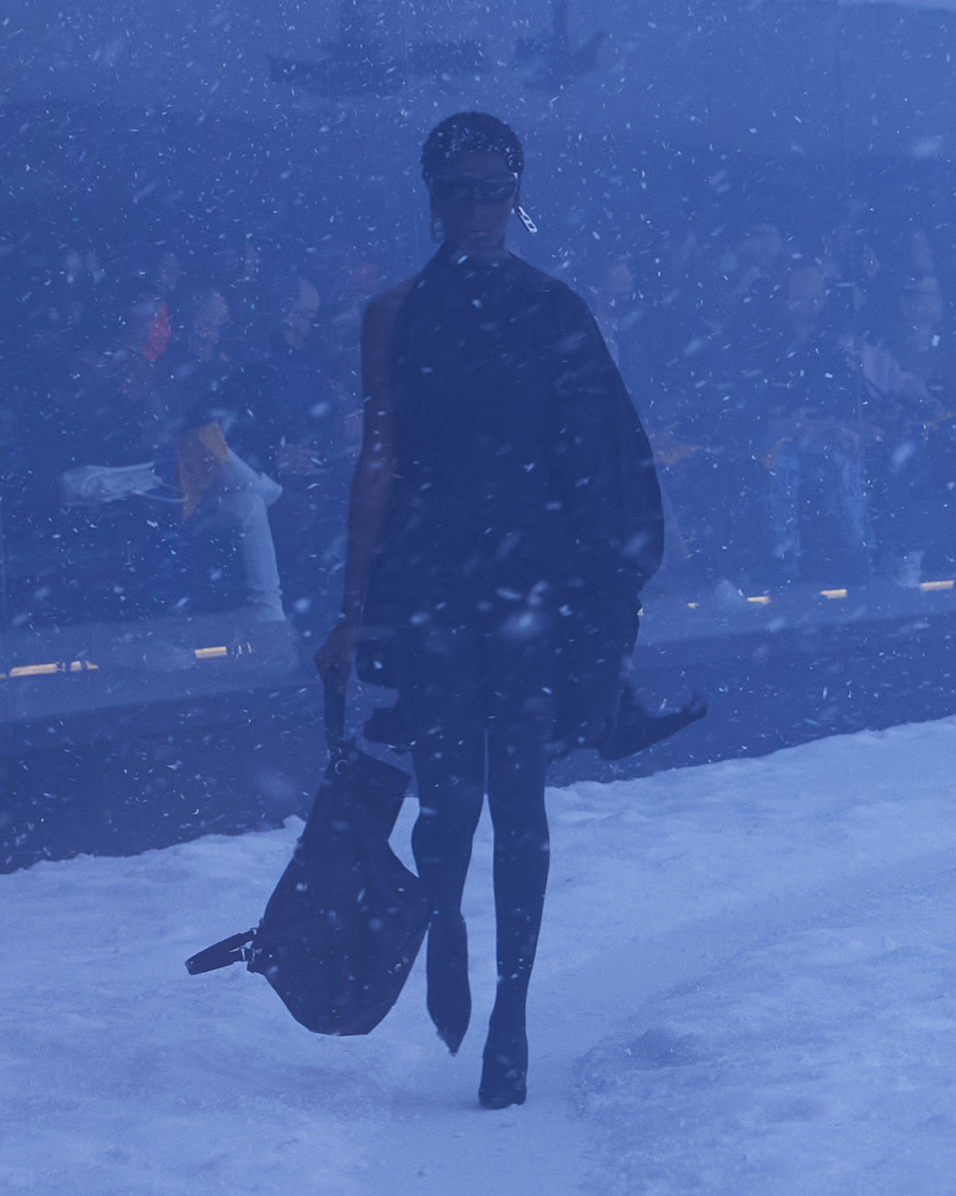 風暴後的嶄新！巴黎世家 2022 冬季 360° 時尚大秀正式發布