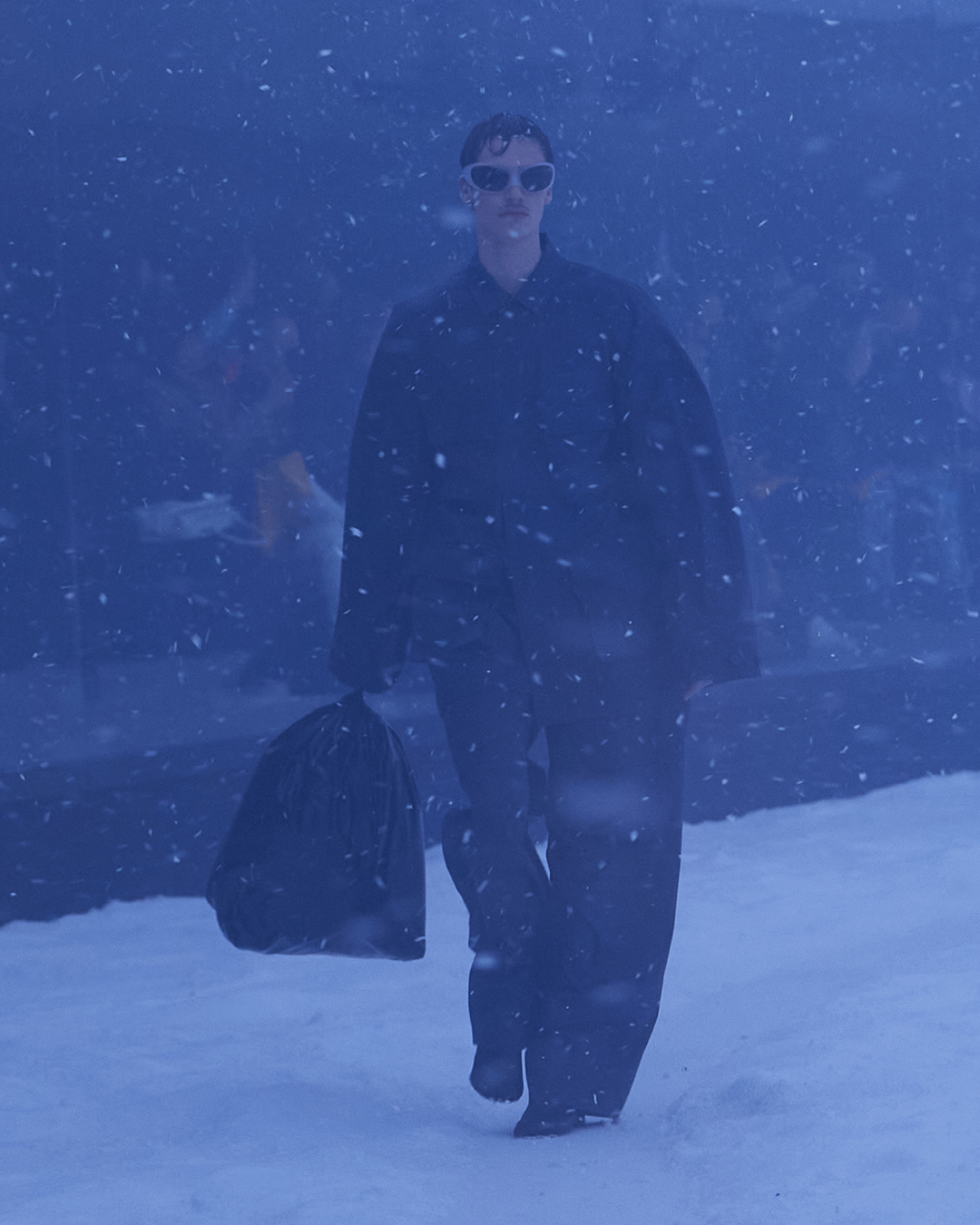 風暴後的嶄新！巴黎世家 2022 冬季 360° 時尚大秀正式發布