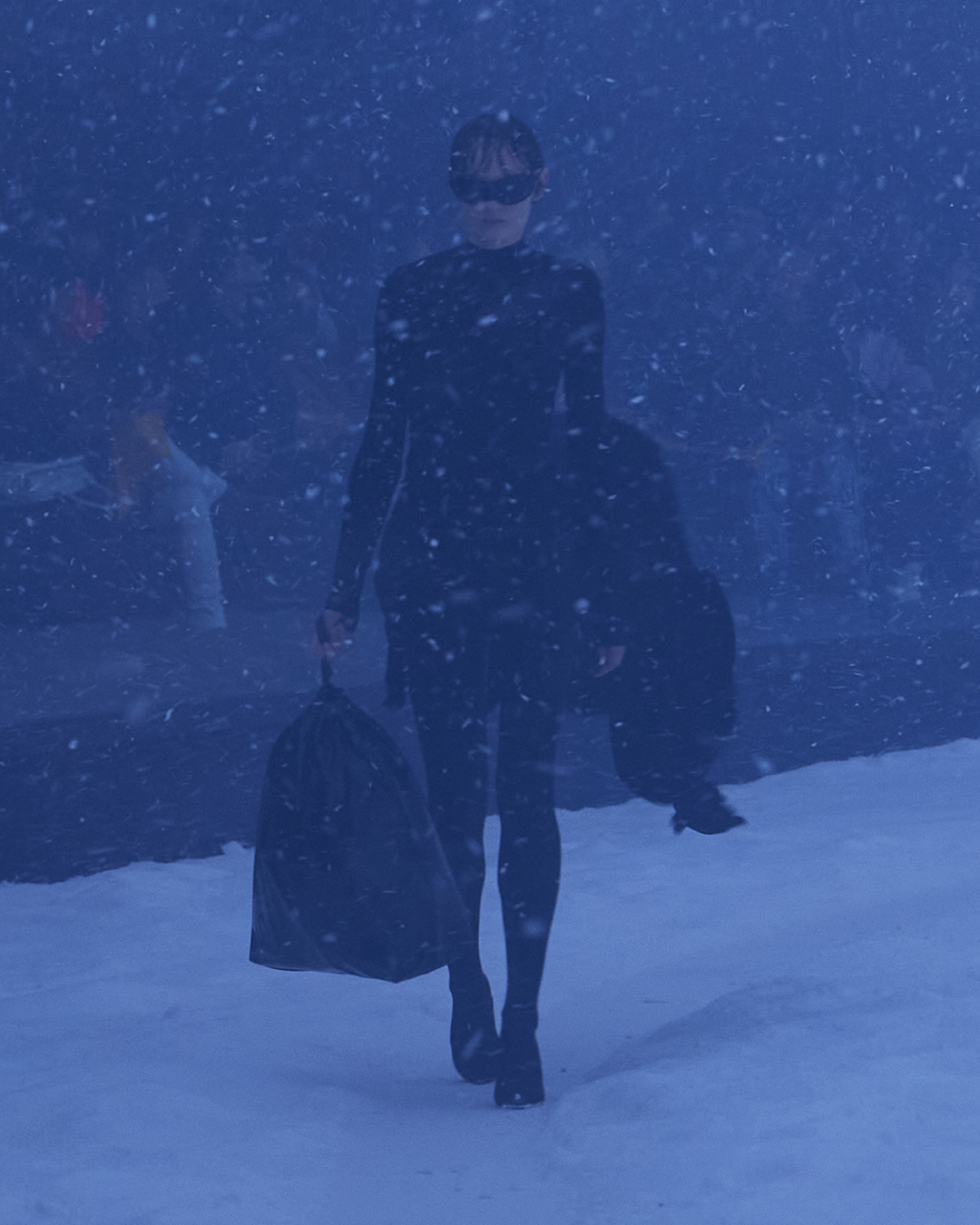 風暴後的嶄新！巴黎世家 2022 冬季 360° 時尚大秀正式發布