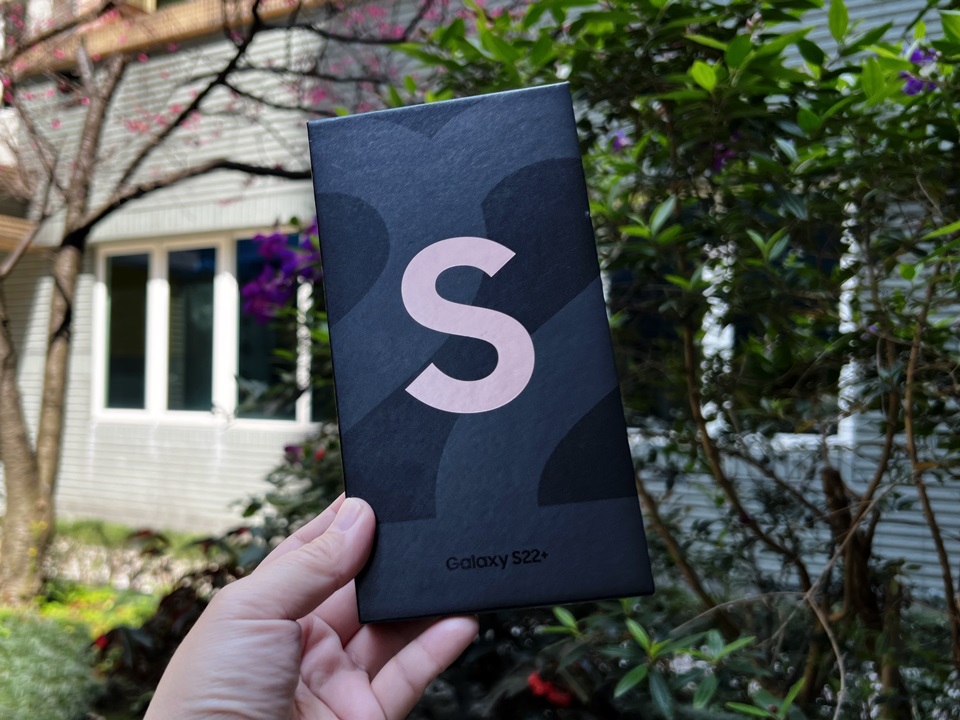 COOL開箱｜手機界單眼！兩大陣營機皇 Samsung Galaxy S22+ vs iPhone 13 Pro Max 影像對決