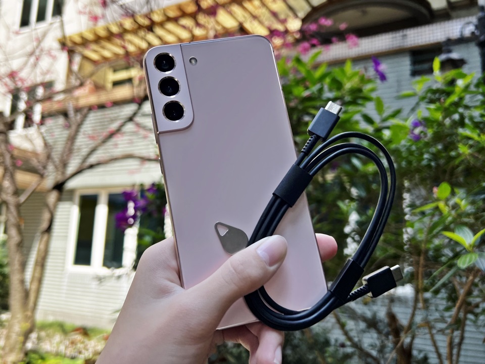 COOL開箱｜手機界單眼！兩大陣營機皇 Samsung Galaxy S22+ vs iPhone 13 Pro Max 影像對決