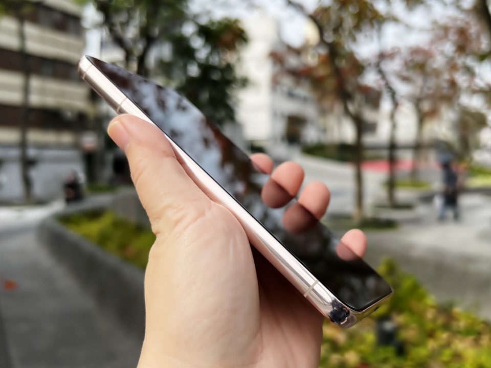 COOL開箱｜手機界單眼！兩大陣營機皇 Samsung Galaxy S22+ vs iPhone 13 Pro Max 影像對決