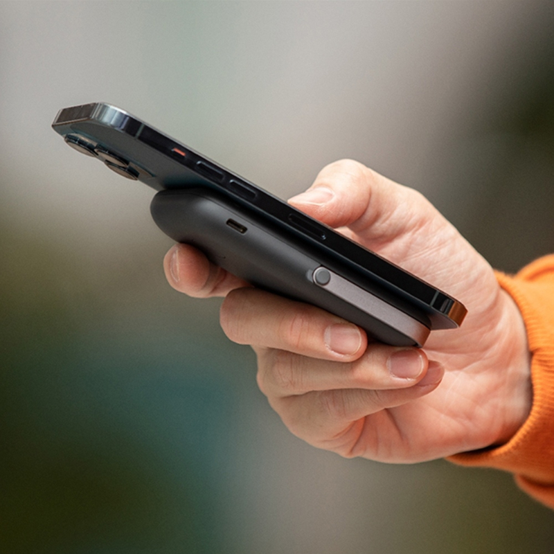 COOL編嚴選最潮充電神器Hoveo支架款磁吸行動電源 多項超優質功能一個就搞定！