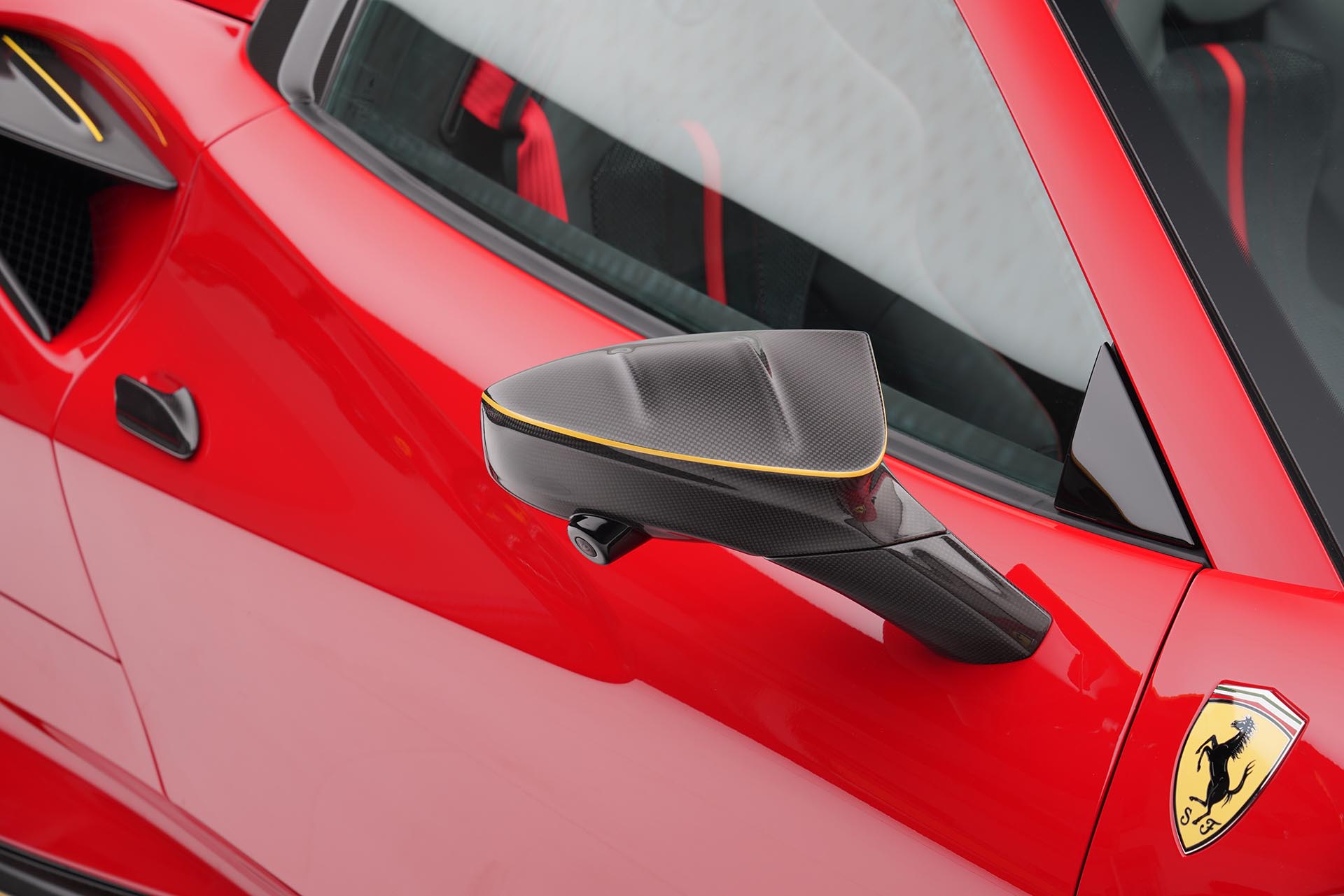 Mansory 為 Ferrari F8 車系推出升級套件 …. 難得很收斂？