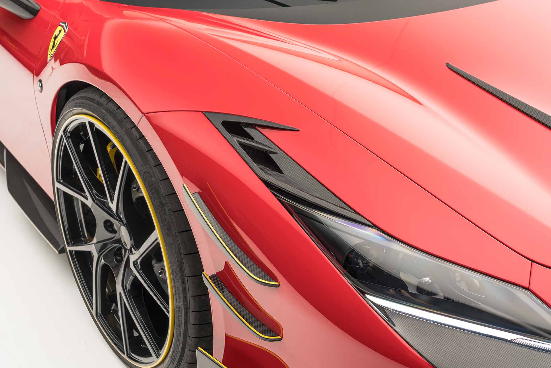 Mansory 為 Ferrari F8 車系推出升級套件 …. 難得很收斂？