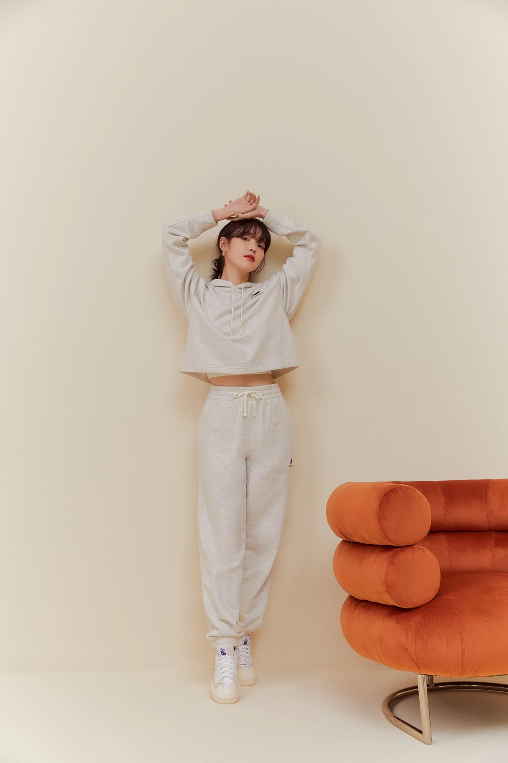 我婆怎麼穿都正爆！IU 三種穿搭演繹 New Balance CT302，不論什麼風格都百搭！