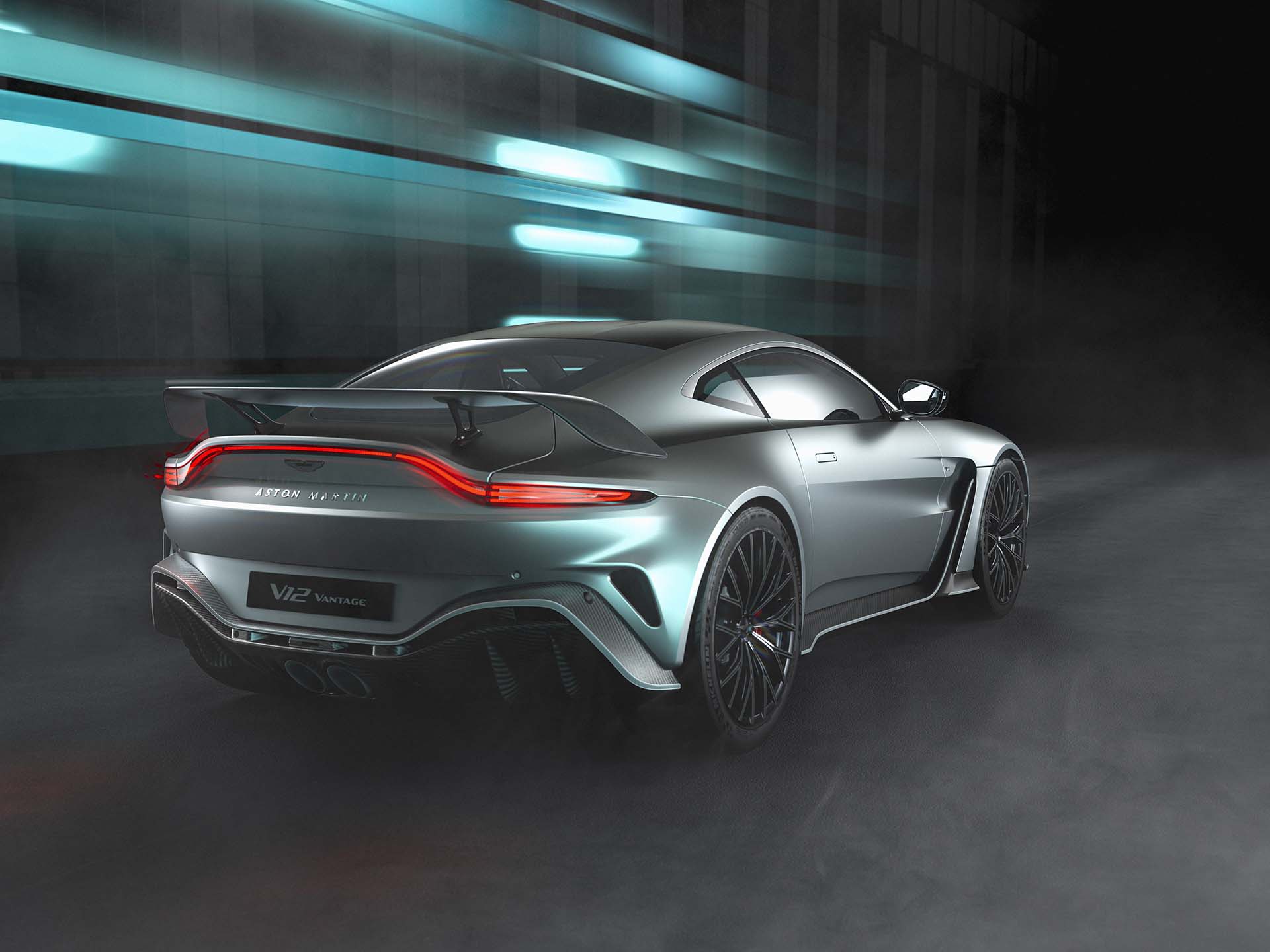 抱歉，限量 333 台已完售！Aston Martin 發布 V12 Vantage 巔峰代表作！