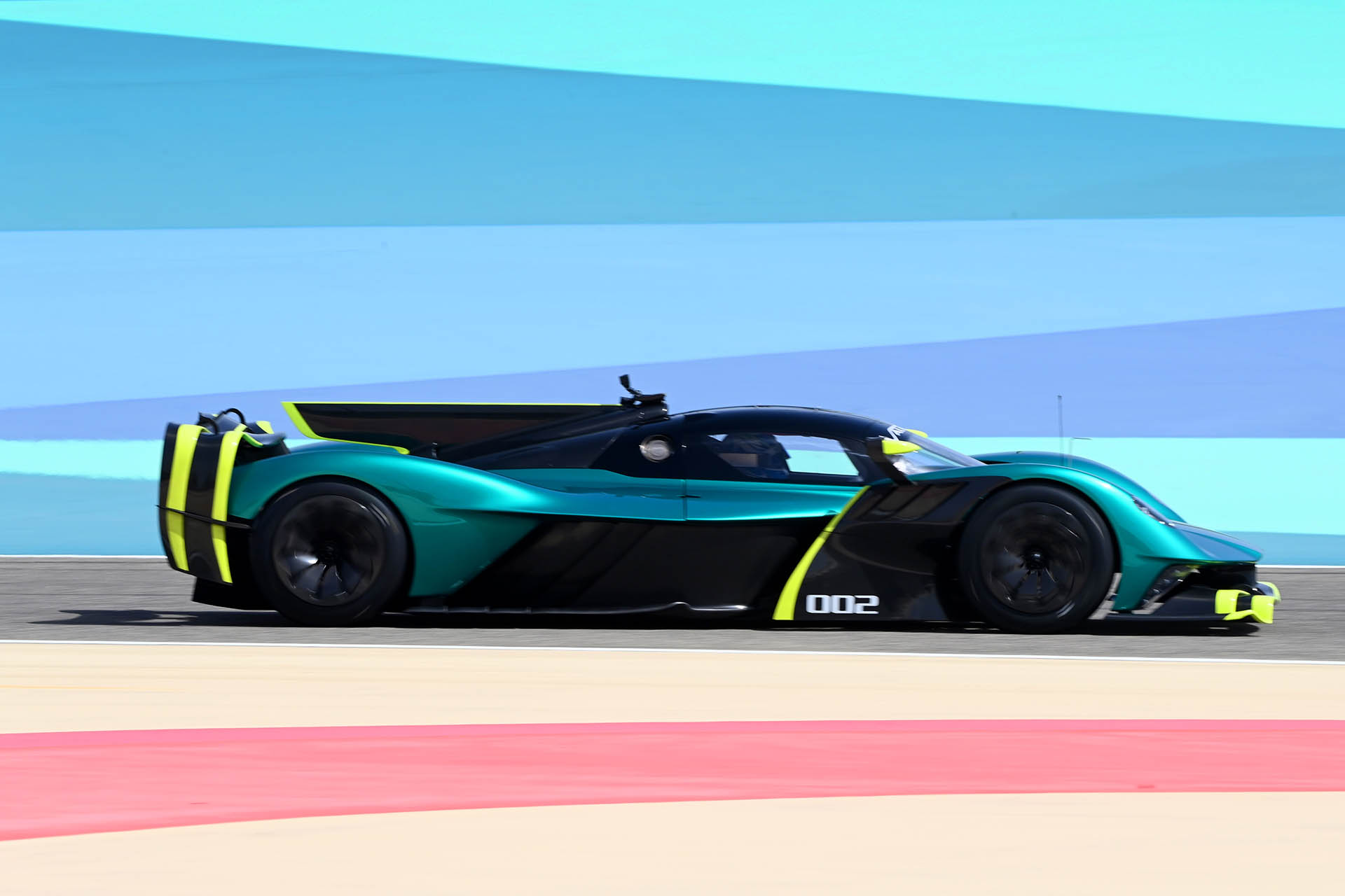 來自天上的聲音！Aston Martin Valkyrie AMR Pro 首次亮相，萬轉音頻只有酥麻！