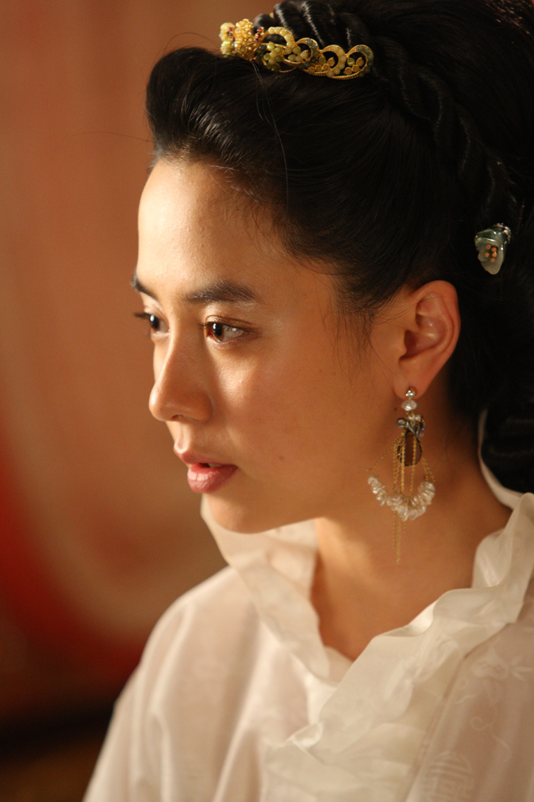 一脫成名！盤點 5 位曾出演「成人系電影」韓國女星，金高銀、金泰梨...都是影后級人物！