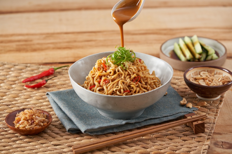 露營輕鬆吃美味！快煮乾拌麵新品牌「巷口拌麵」原籽原味撼動嗜辣味蕾！